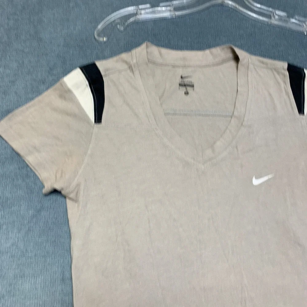 Nike T Shirt Womens Medium Gray V Neck Swoosh Logo Side Slit Performance Running